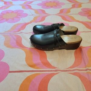 Stylish Black Leather Clogs